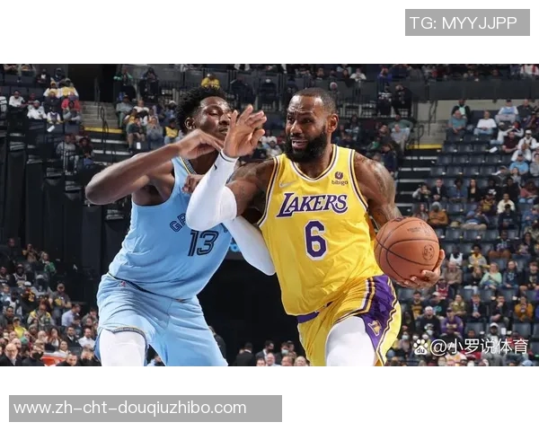 勇士与湖人激战正酣虎扑热议精彩瞬间与球员表现分析