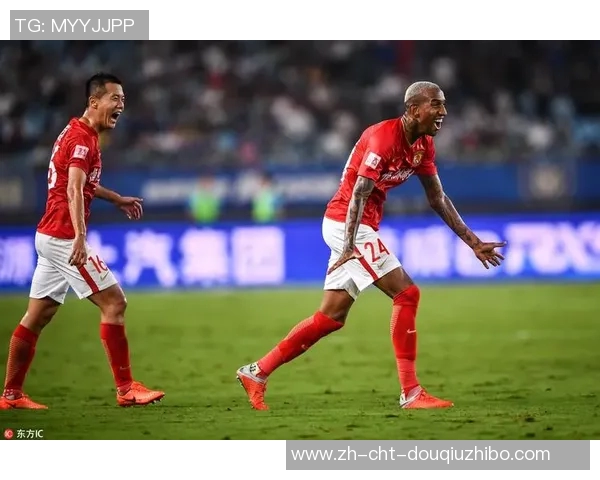 恒大与苏宁激战十三轮争夺赛季关键三分精彩对决引发球迷热议 恒大与苏宁激战十三轮争夺赛季关键三分精彩对决引发球迷热议